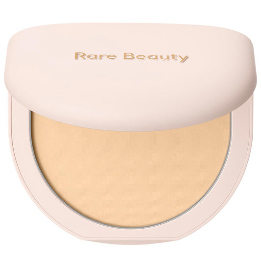 Rare beauty polvo compacto